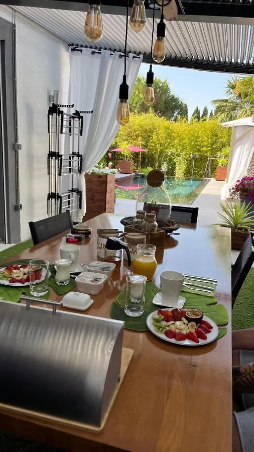 Bed and Breakfast Mon Petit Bali à Maussane-les-Alpilles 0*,  France